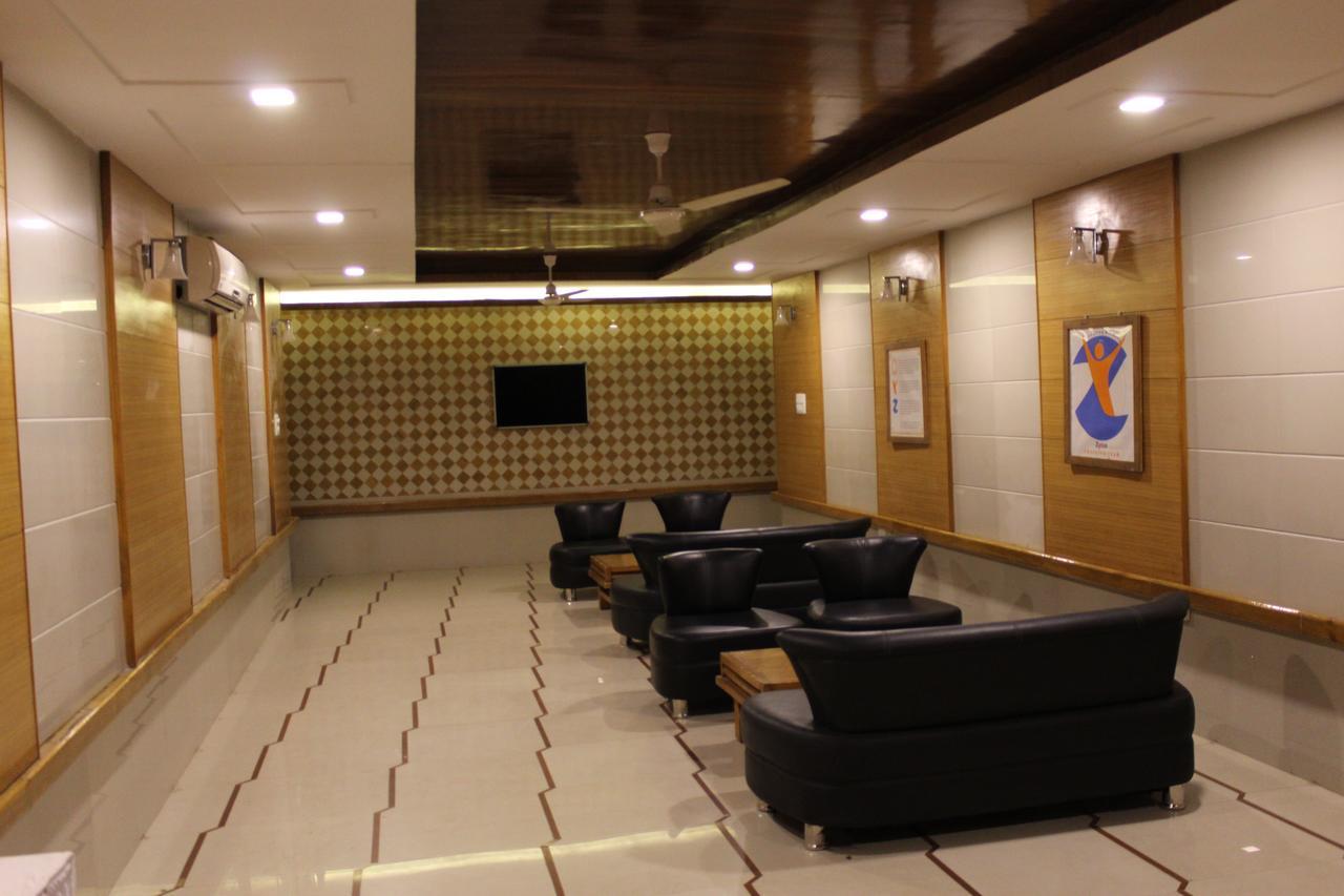 Hotel Orange Inn Sarkhej Экстерьер фото